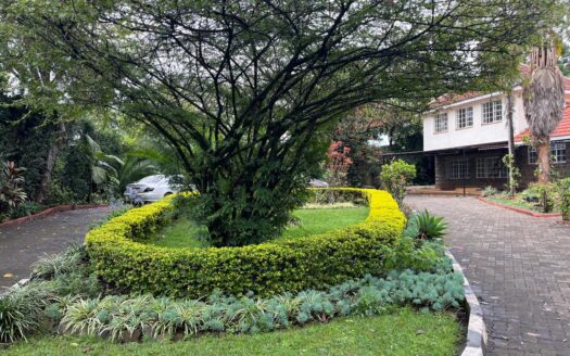 Lavington 6-Bedroom House for Office on 0.8 Acres – Ksh. 700,000