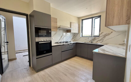 Riverside 4 Bedroom Triplex for Rent